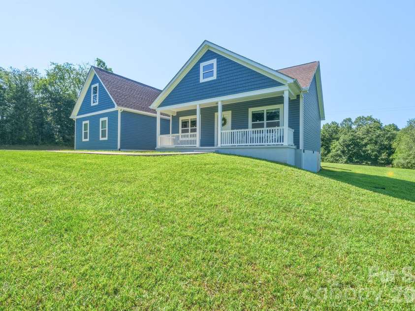 3154 43RD Avenue, Hickory, NC 28601.  MLS# CAR4403362, YatesRealty ID 44744. 