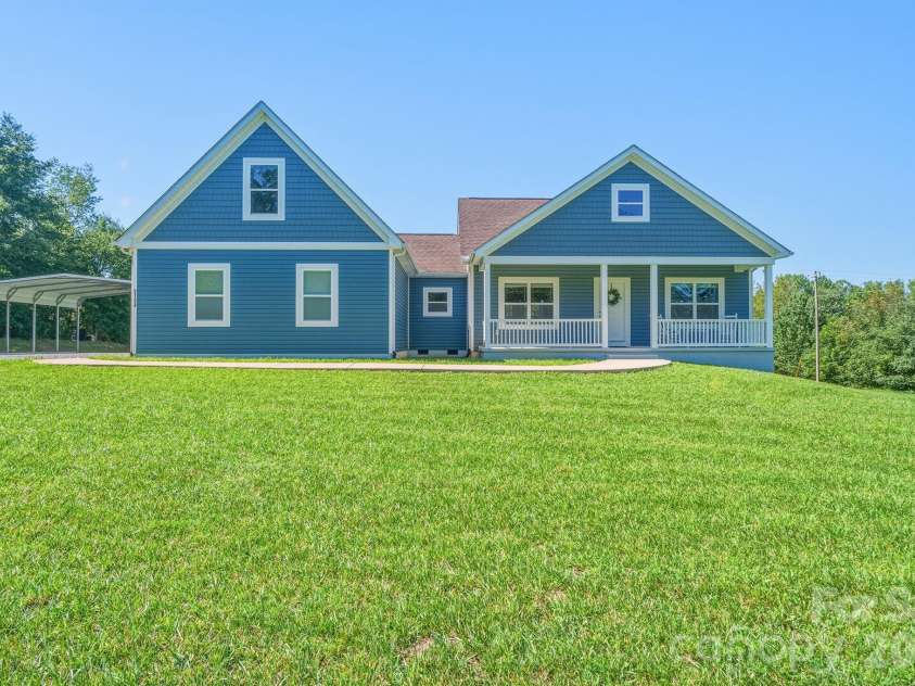 3154 43RD Avenue, Hickory, NC 28601.  MLS# CAR4403362, YatesRealty ID 44744. 