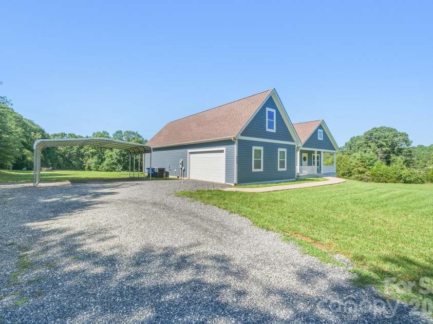 3154 43RD Avenue, Hickory, NC 28601.  MLS# CAR4403362, YatesRealty ID 44744. 