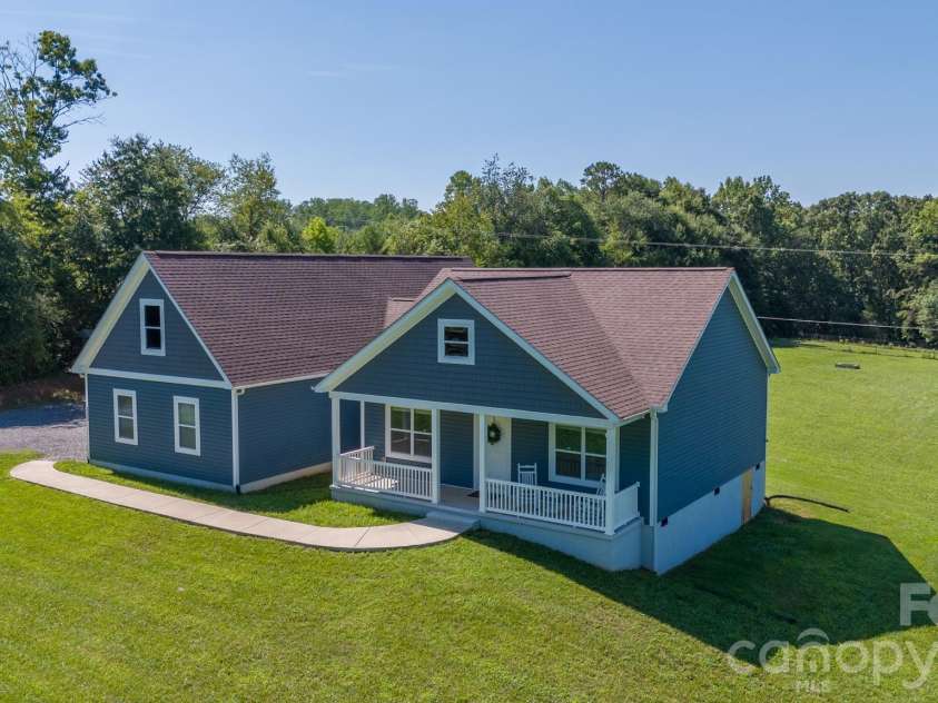3154 43RD Avenue, Hickory, NC 28601.  MLS# CAR4403362, YatesRealty ID 44744. 