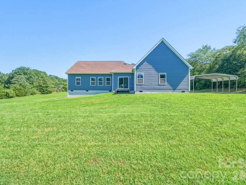 3154 43RD Avenue, Hickory, NC 28601.  MLS# CAR4403362, YatesRealty ID 44744. 