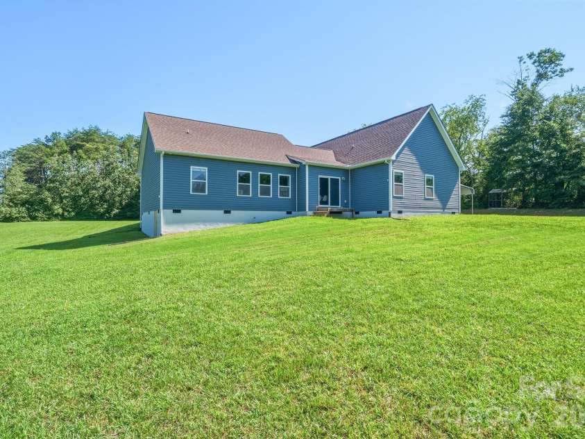 3154 43RD Avenue, Hickory, NC 28601.  MLS# CAR4403362, YatesRealty ID 44744. 