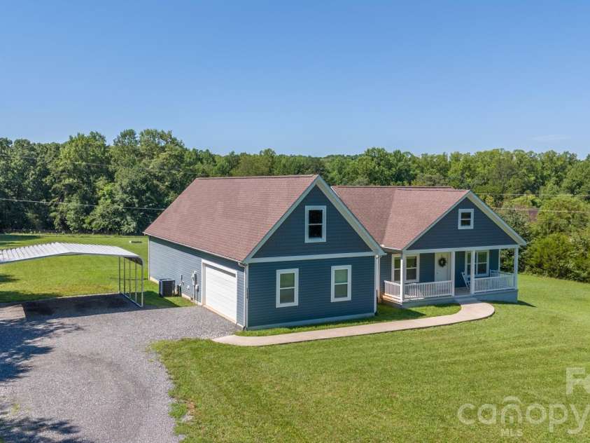 3154 43RD Avenue, Hickory, NC 28601.  MLS# CAR4403362, YatesRealty ID 44744. 