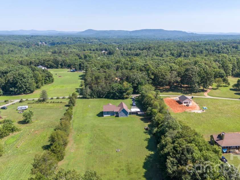 3154 43RD Avenue, Hickory, NC 28601.  MLS# CAR4403362, YatesRealty ID 44744. 
