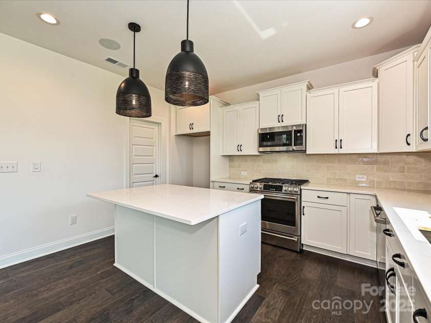 102 Cartington Way, Mooresville, NC 28115.  MLS# CAR4264361, YatesRealty ID 4475. Kitchen