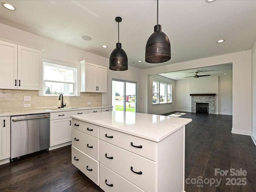 102 Cartington Way, Mooresville, NC 28115.  MLS# CAR4264361, YatesRealty ID 4475. Kitchen/Dining/Family Room