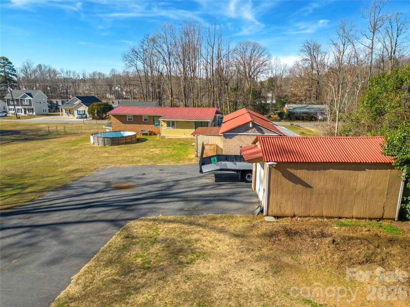 2410 Juniper Drive, Charlotte, NC 28269.  MLS# CAR4400009, YatesRealty ID 4475. Backyard
