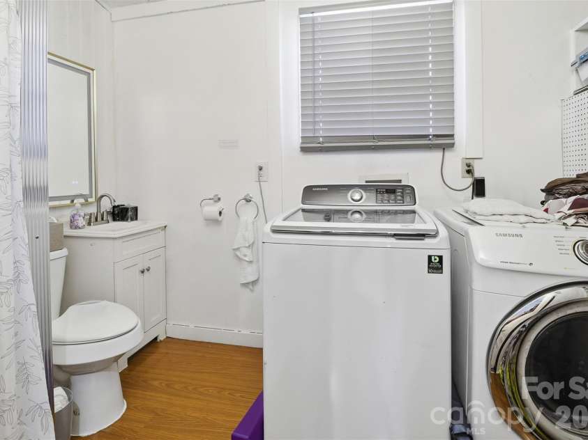 2410 Juniper Drive, Charlotte, NC 28269.  MLS# CAR4400009, YatesRealty ID 4475. Extra Unit bath