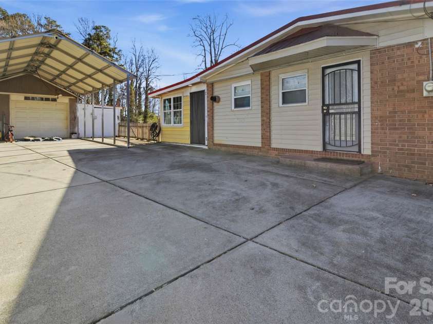 2410 Juniper Drive, Charlotte, NC 28269.  MLS# CAR4400009, YatesRealty ID 4475. Extra Unit entrance