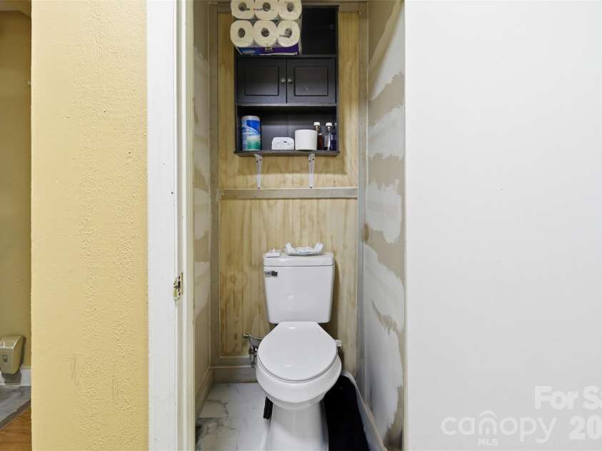 2410 Juniper Drive, Charlotte, NC 28269.  MLS# CAR4400009, YatesRealty ID 4475. Half Bath