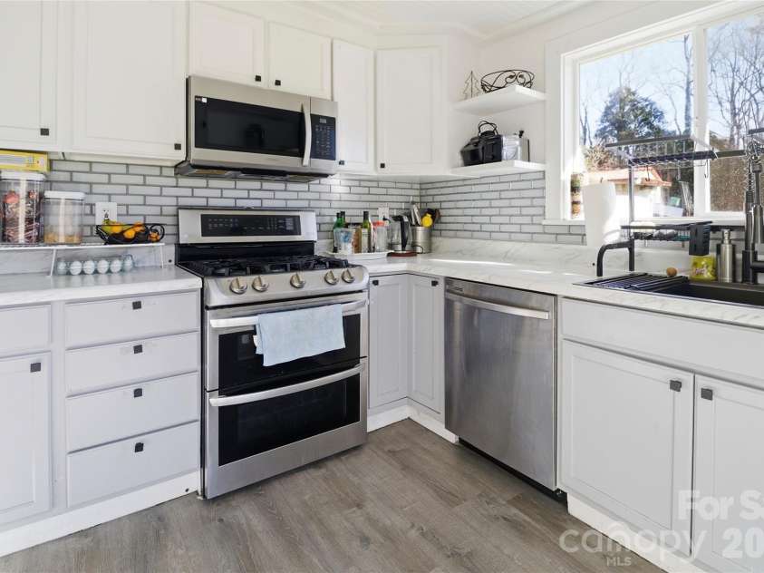 2410 Juniper Drive, Charlotte, NC 28269.  MLS# CAR4400009, YatesRealty ID 4475. Kitchen