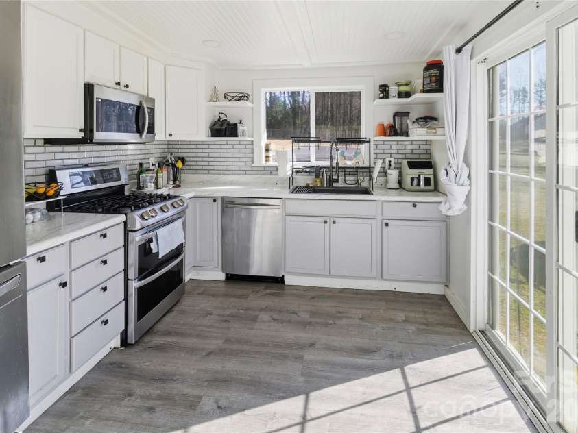2410 Juniper Drive, Charlotte, NC 28269.  MLS# CAR4400009, YatesRealty ID 4475. Kitchen