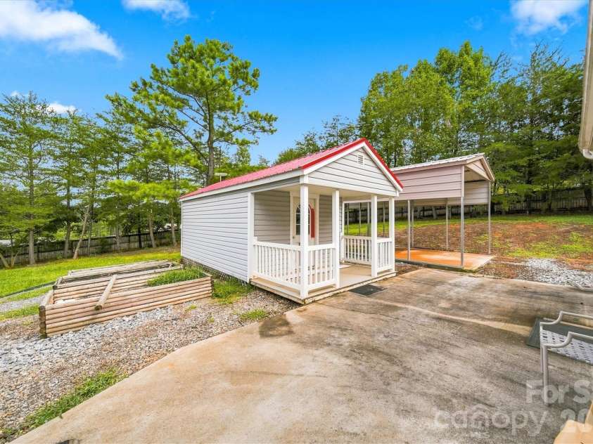 4262 Quarry Drive, Morganton, NC 28655.  MLS# CAR4415122, YatesRealty ID 44755. 
