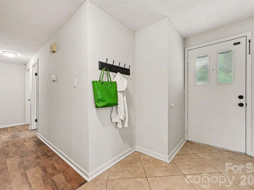 7319 Shadowlake Drive, Charlotte, NC 28226.  MLS# CAR4405663, YatesRealty ID 44757. 