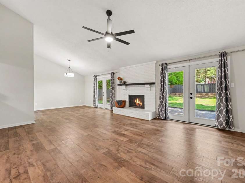 7319 Shadowlake Drive, Charlotte, NC 28226.  MLS# CAR4405663, YatesRealty ID 44757. 