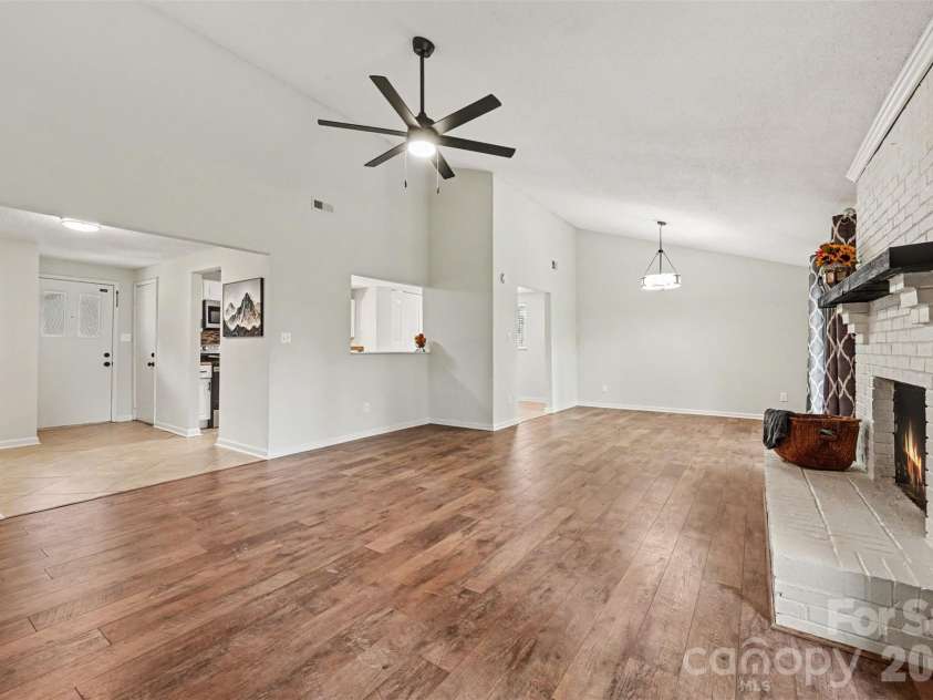 7319 Shadowlake Drive, Charlotte, NC 28226.  MLS# CAR4405663, YatesRealty ID 44757. 