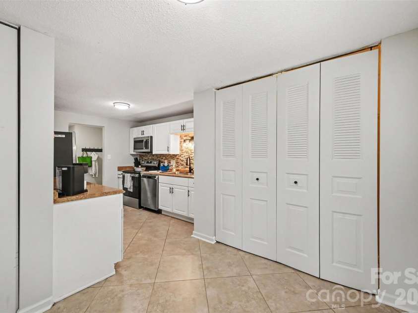 7319 Shadowlake Drive, Charlotte, NC 28226.  MLS# CAR4405663, YatesRealty ID 44757. 