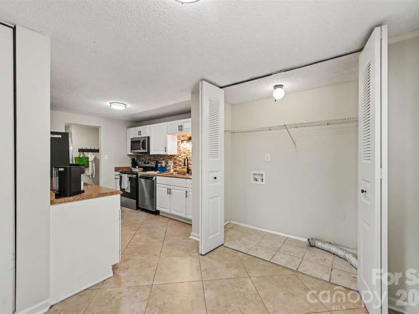 7319 Shadowlake Drive, Charlotte, NC 28226.  MLS# CAR4405663, YatesRealty ID 44757. 