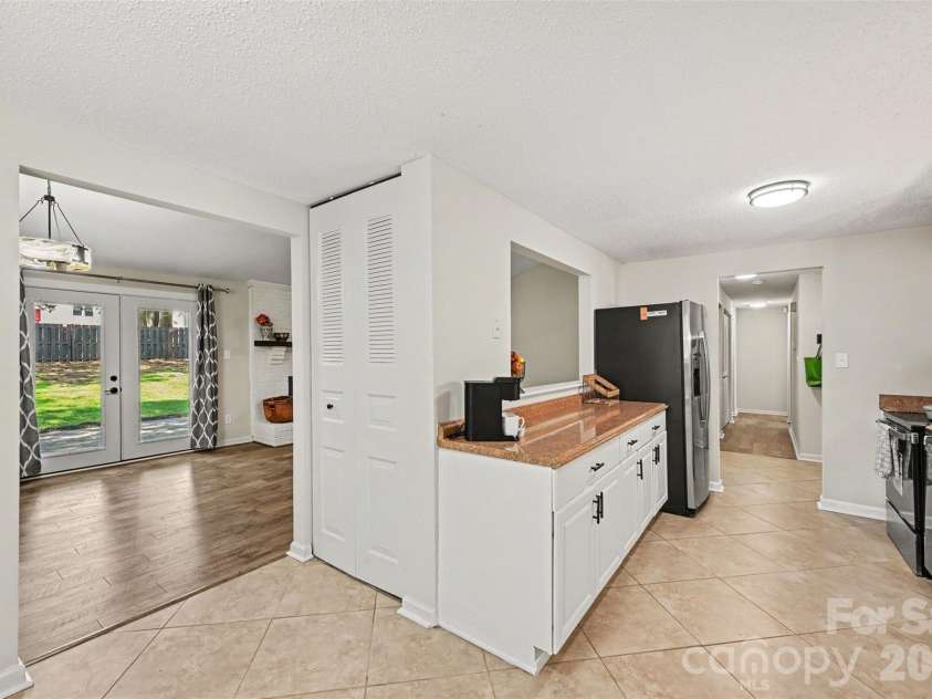 7319 Shadowlake Drive, Charlotte, NC 28226.  MLS# CAR4405663, YatesRealty ID 44757. 