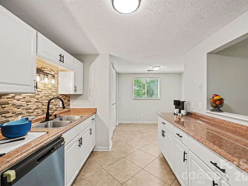 7319 Shadowlake Drive, Charlotte, NC 28226.  MLS# CAR4405663, YatesRealty ID 44757. 