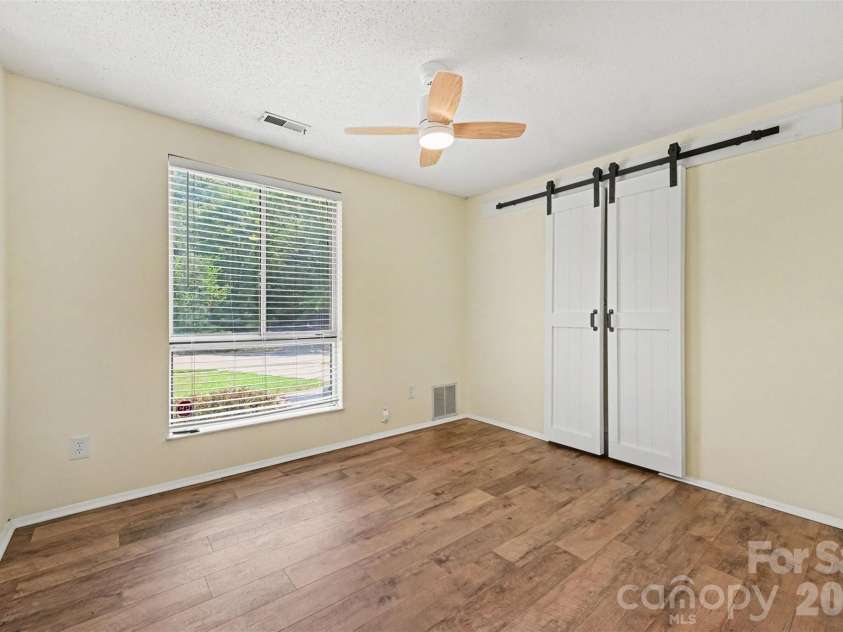 7319 Shadowlake Drive, Charlotte, NC 28226.  MLS# CAR4405663, YatesRealty ID 44757. 