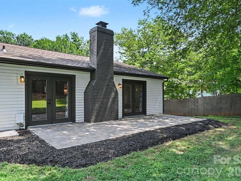 7319 Shadowlake Drive, Charlotte, NC 28226.  MLS# CAR4405663, YatesRealty ID 44757. 