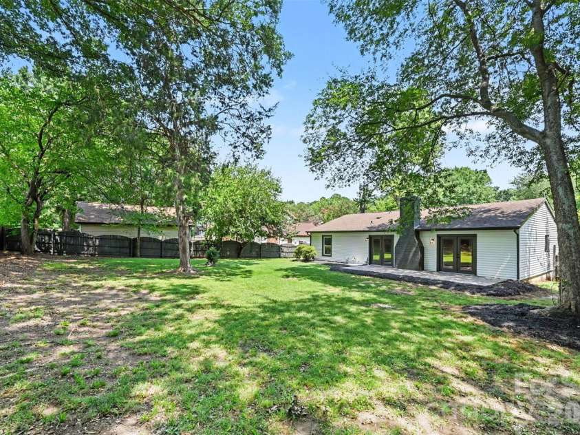 7319 Shadowlake Drive, Charlotte, NC 28226.  MLS# CAR4405663, YatesRealty ID 44757. 
