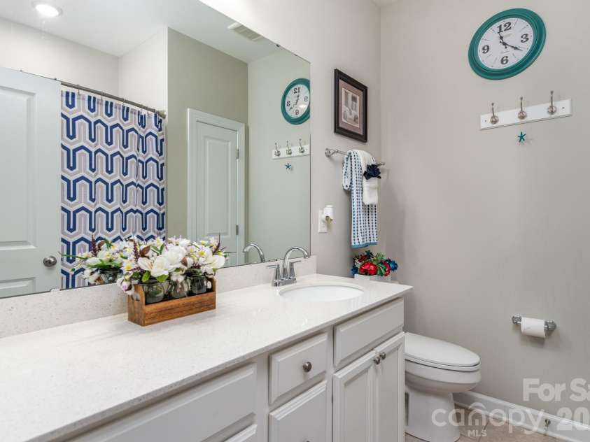 5134 Turtle Creek Drive, Denver, NC 28037.  MLS# CAR4415062, YatesRealty ID 44758. Guest bath