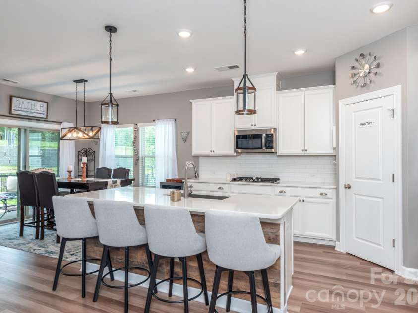 5134 Turtle Creek Drive, Denver, NC 28037.  MLS# CAR4415062, YatesRealty ID 44758. Kitchen island
