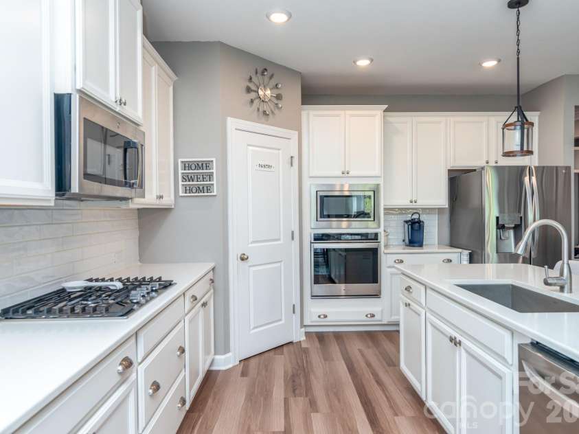 5134 Turtle Creek Drive, Denver, NC 28037.  MLS# CAR4415062, YatesRealty ID 44758. Walk in pantry