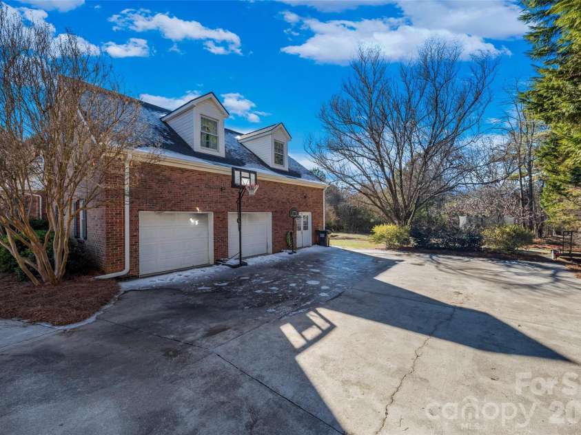 970 Oxford Drive, Rock Hill, SC 29732.  MLS# CAR4337504, YatesRealty ID 4476. Extended driveway