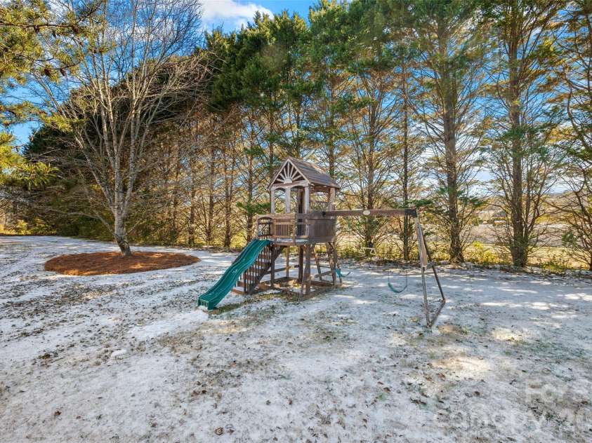 970 Oxford Drive, Rock Hill, SC 29732.  MLS# CAR4337504, YatesRealty ID 4476. Plenty of room to play and enjoy the outdoors