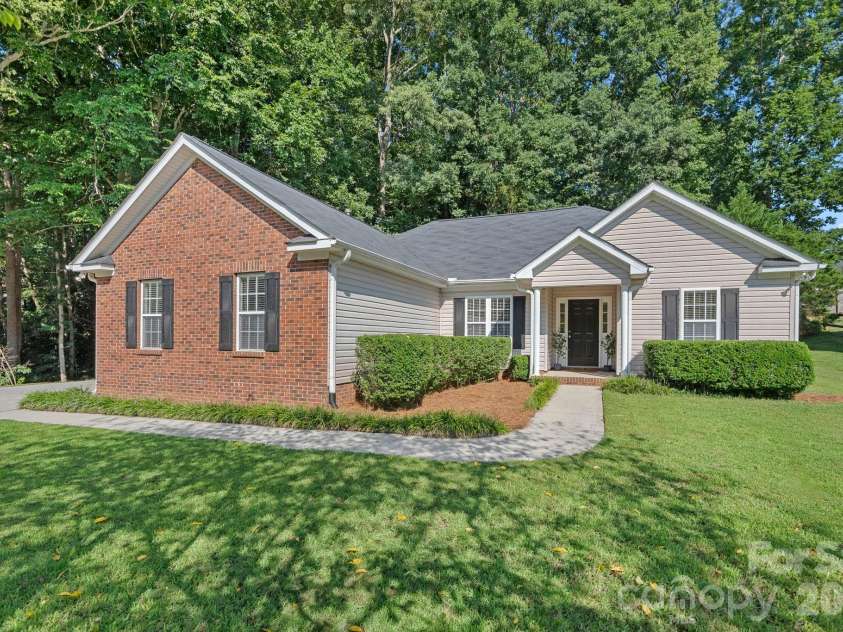 7219 Oxford Hunt Drive, Stanley, NC 28164.  MLS# CAR4408764, YatesRealty ID 44763. 