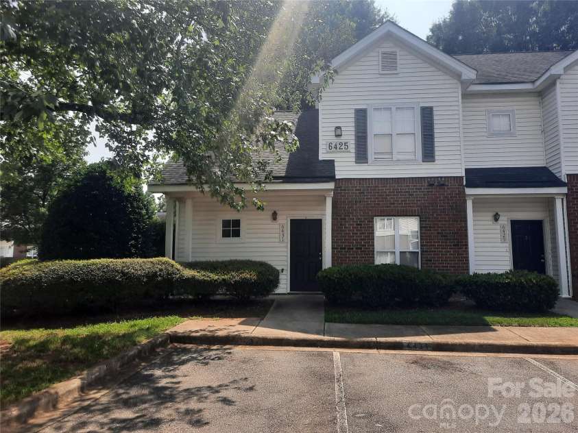 6431 Mallard View Lane, Charlotte, NC 28269.  MLS# CAR4414715, YatesRealty ID 44764. 