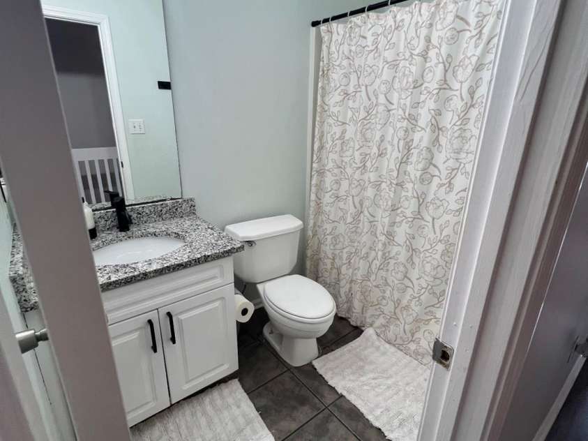 6431 Mallard View Lane, Charlotte, NC 28269.  MLS# CAR4414715, YatesRealty ID 44764. Full Bathroom