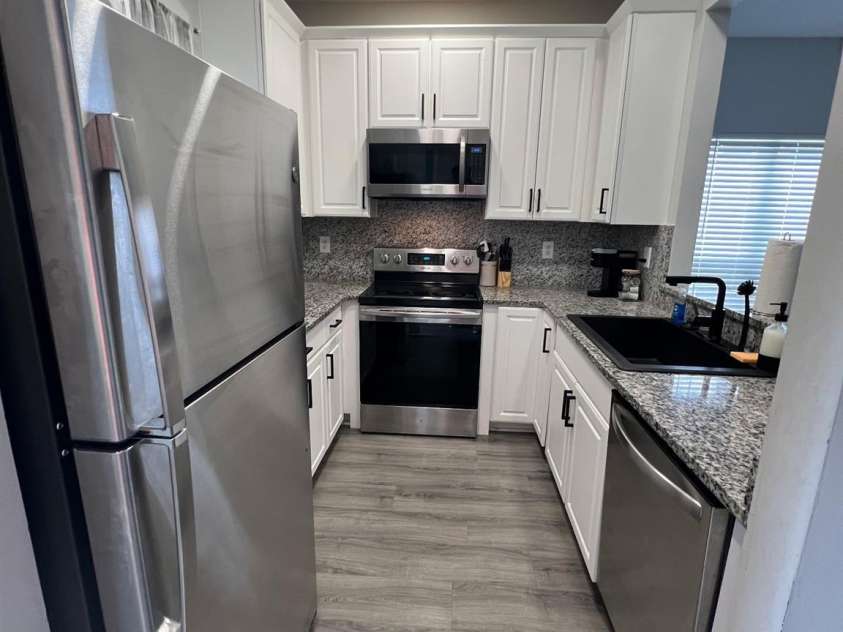 6431 Mallard View Lane, Charlotte, NC 28269.  MLS# CAR4414715, YatesRealty ID 44764. Kitchen