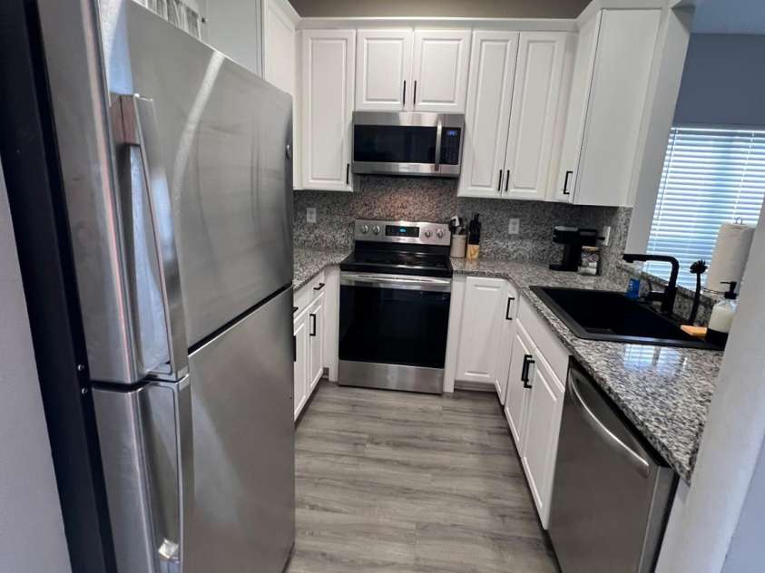 6431 Mallard View Lane, Charlotte, NC 28269.  MLS# CAR4414715, YatesRealty ID 44764. Kitchen