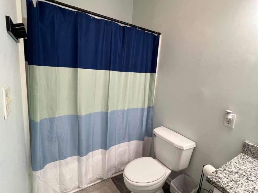 6431 Mallard View Lane, Charlotte, NC 28269.  MLS# CAR4414715, YatesRealty ID 44764. Primary bathroom