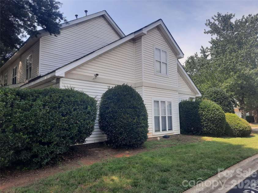 6431 Mallard View Lane, Charlotte, NC 28269.  MLS# CAR4414715, YatesRealty ID 44764. Side view