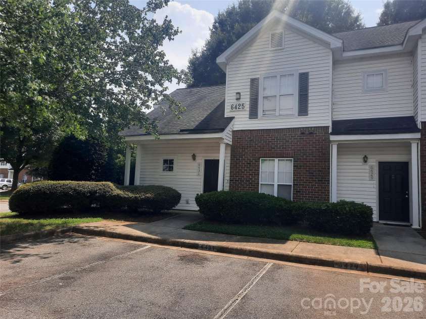 6431 Mallard View Lane, Charlotte, NC 28269.  MLS# CAR4414715, YatesRealty ID 44764. Welcome Home