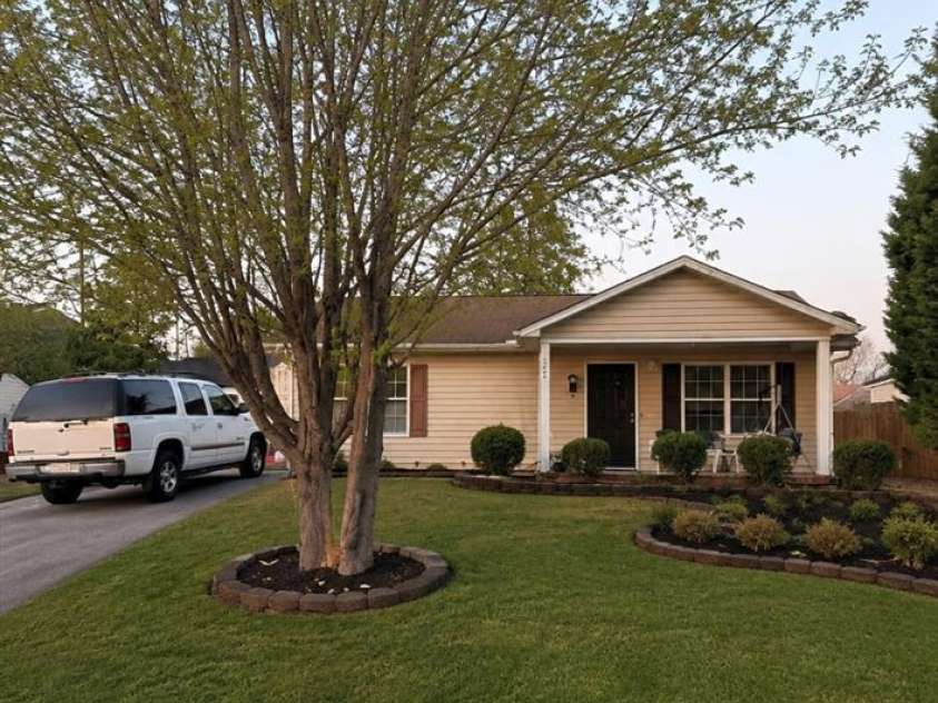 624 New Way Drive, Gastonia, NC 28052.  MLS# CAR4415149, YatesRealty ID 44769. 