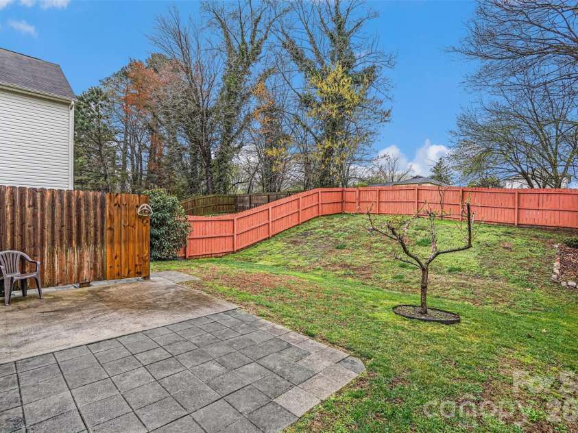 821 Alta Way, Kannapolis, NC 28081.  MLS# CAR4356703, YatesRealty ID 4477. Backyard & patio