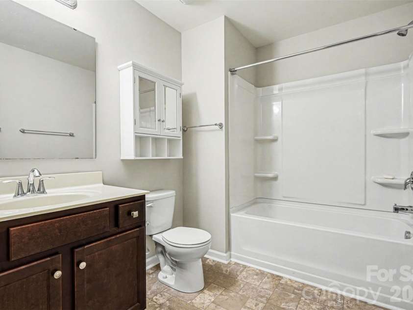 821 Alta Way, Kannapolis, NC 28081.  MLS# CAR4356703, YatesRealty ID 4477. Bathroom 2