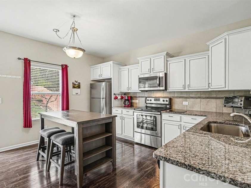 821 Alta Way, Kannapolis, NC 28081.  MLS# CAR4356703, YatesRealty ID 4477. Kitchen