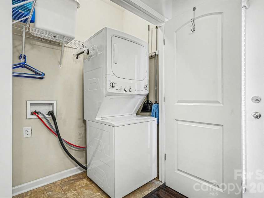 821 Alta Way, Kannapolis, NC 28081.  MLS# CAR4356703, YatesRealty ID 4477. Laundry Room