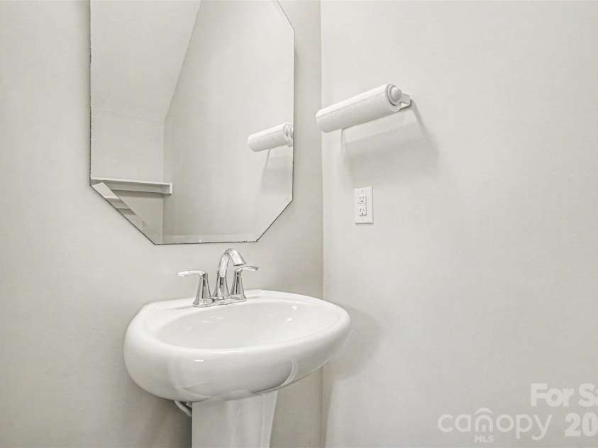 821 Alta Way, Kannapolis, NC 28081.  MLS# CAR4356703, YatesRealty ID 4477. Main level half bath