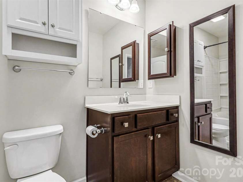 821 Alta Way, Kannapolis, NC 28081.  MLS# CAR4356703, YatesRealty ID 4477. Primary Bathroom