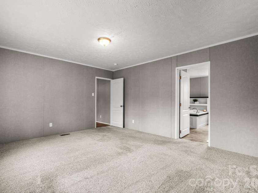 4223 Gouge Avenue, Morganton, NC 28655.  MLS# CAR4392702, YatesRealty ID 44770. Spacious Primary Ensuite