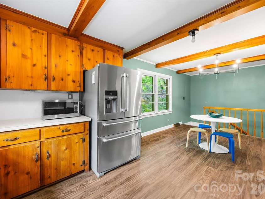 6240 Candlewood Drive, Charlotte, NC 28210.  MLS# CAR4414036, YatesRealty ID 44772. 