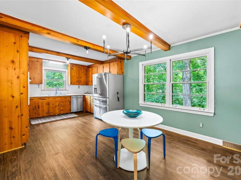 6240 Candlewood Drive, Charlotte, NC 28210.  MLS# CAR4414036, YatesRealty ID 44772. 
